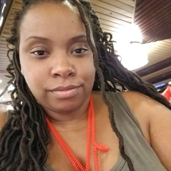 Meet your Posher, Alicia - Picture 1 of 1